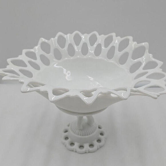 Westmoreland Doric‎ Lattice Milk Elegant Scalloped Pierced Banana Glass Stand - Picture 1 of 16
